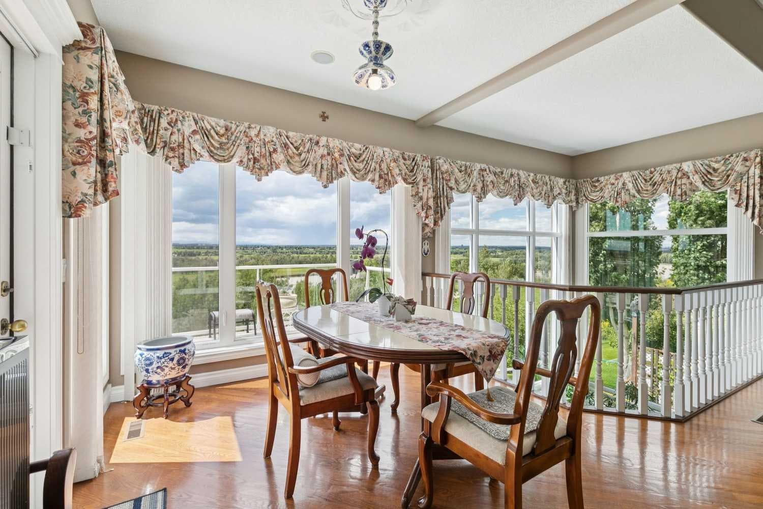 85 Mt Douglas Circle SE