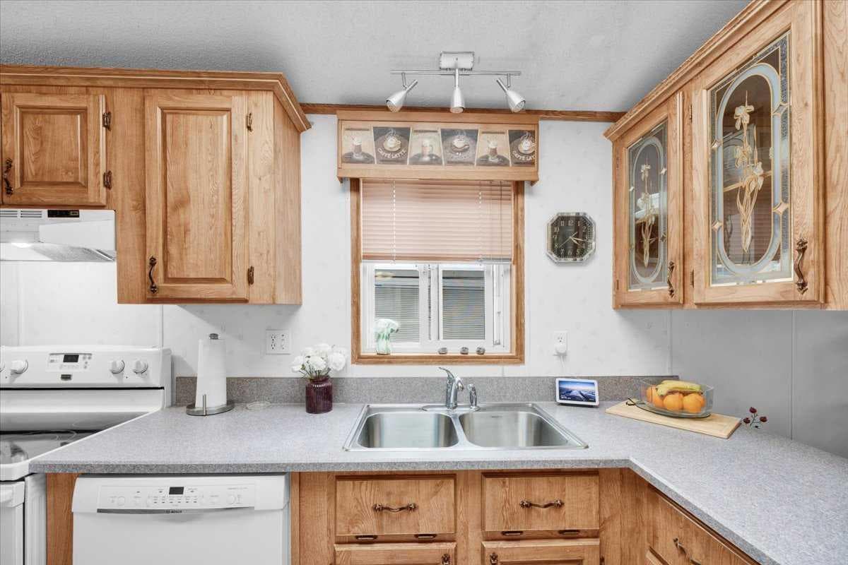 62, 99 Arbour Lake Drive  