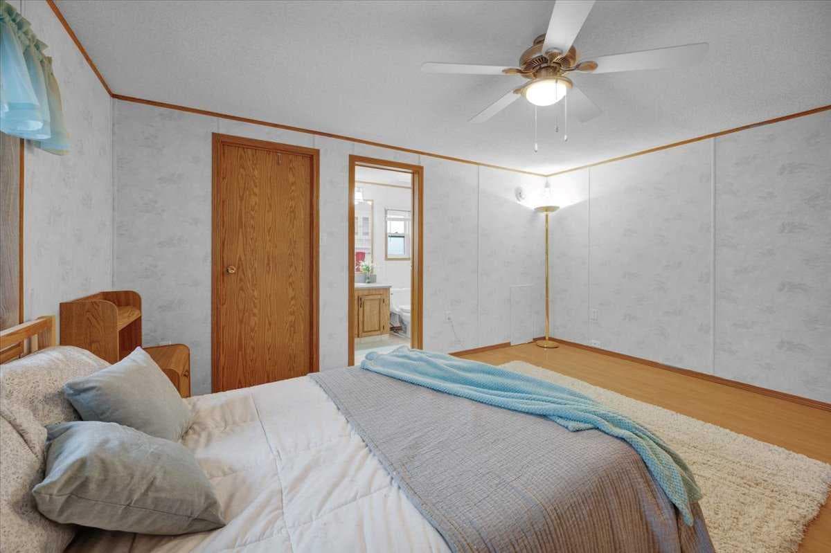 62, 99 Arbour Lake Drive  