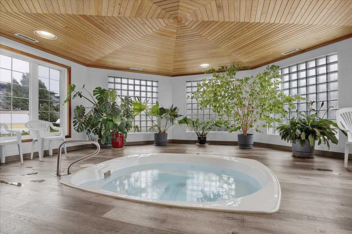 62, 99 Arbour Lake Drive  