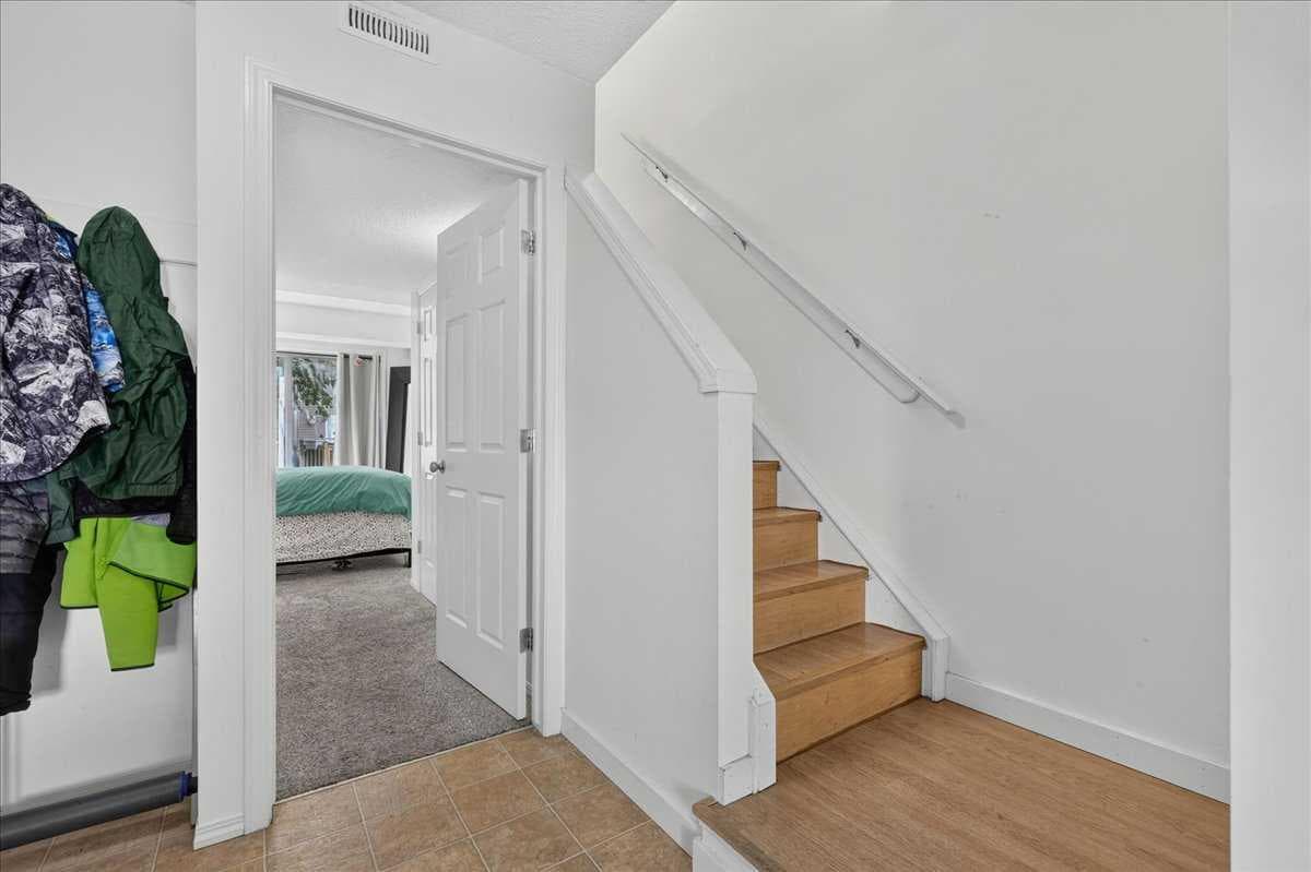 137 Bridlewood Lane SW