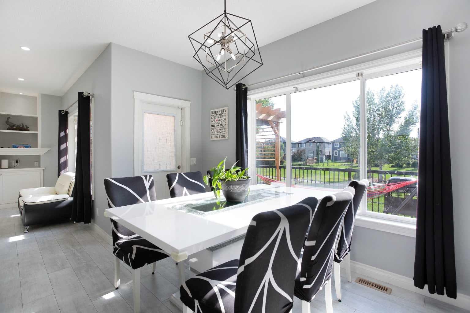 1925 Luxstone Park SW