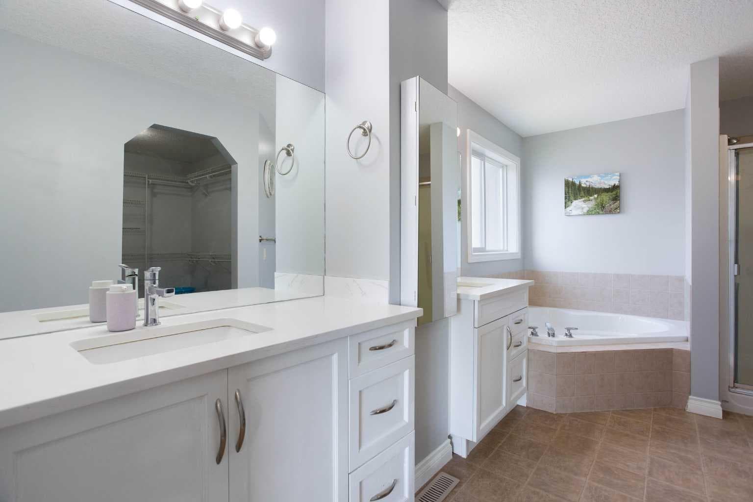 1925 Luxstone Park SW