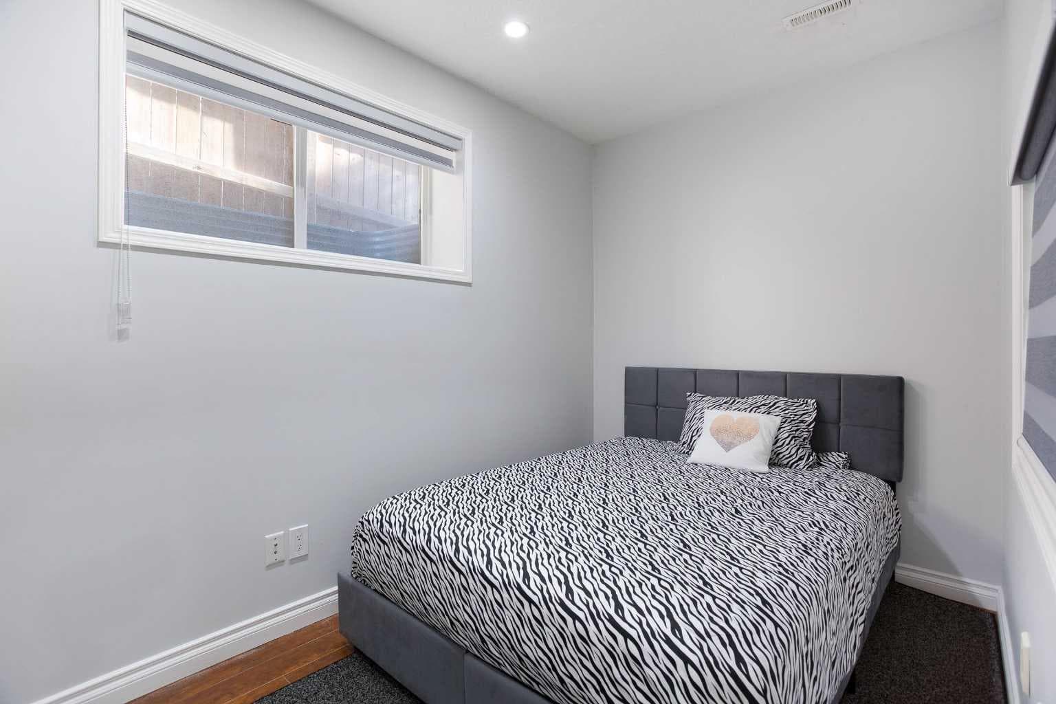 1925 Luxstone Park SW