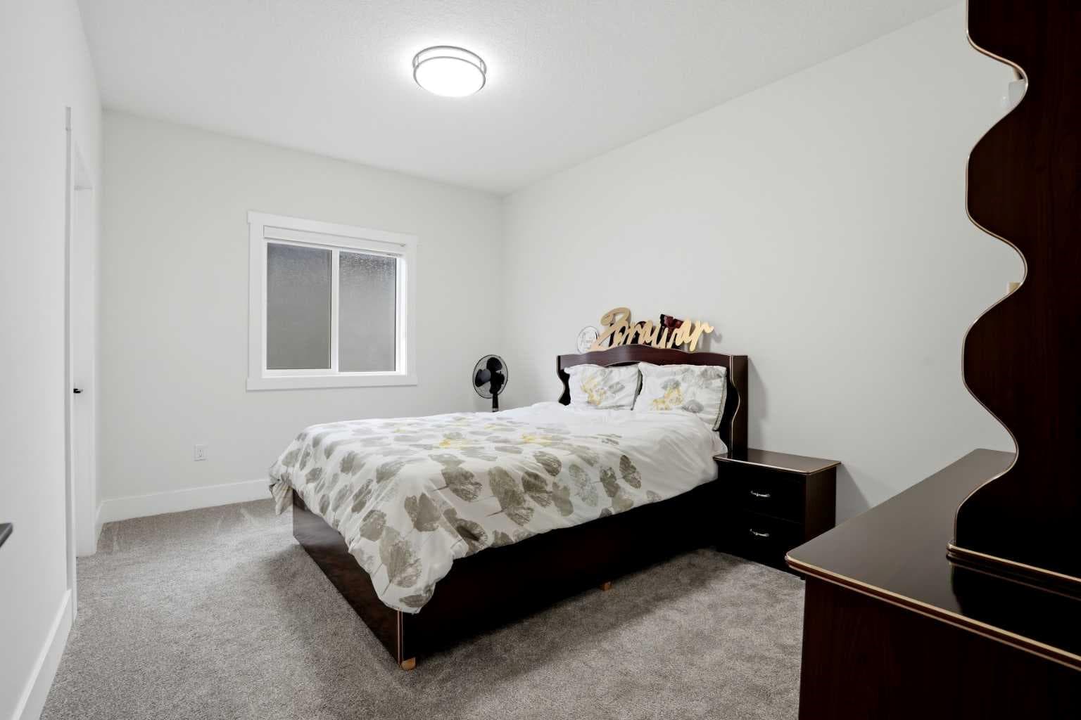 166 Kinniburgh Crescent 