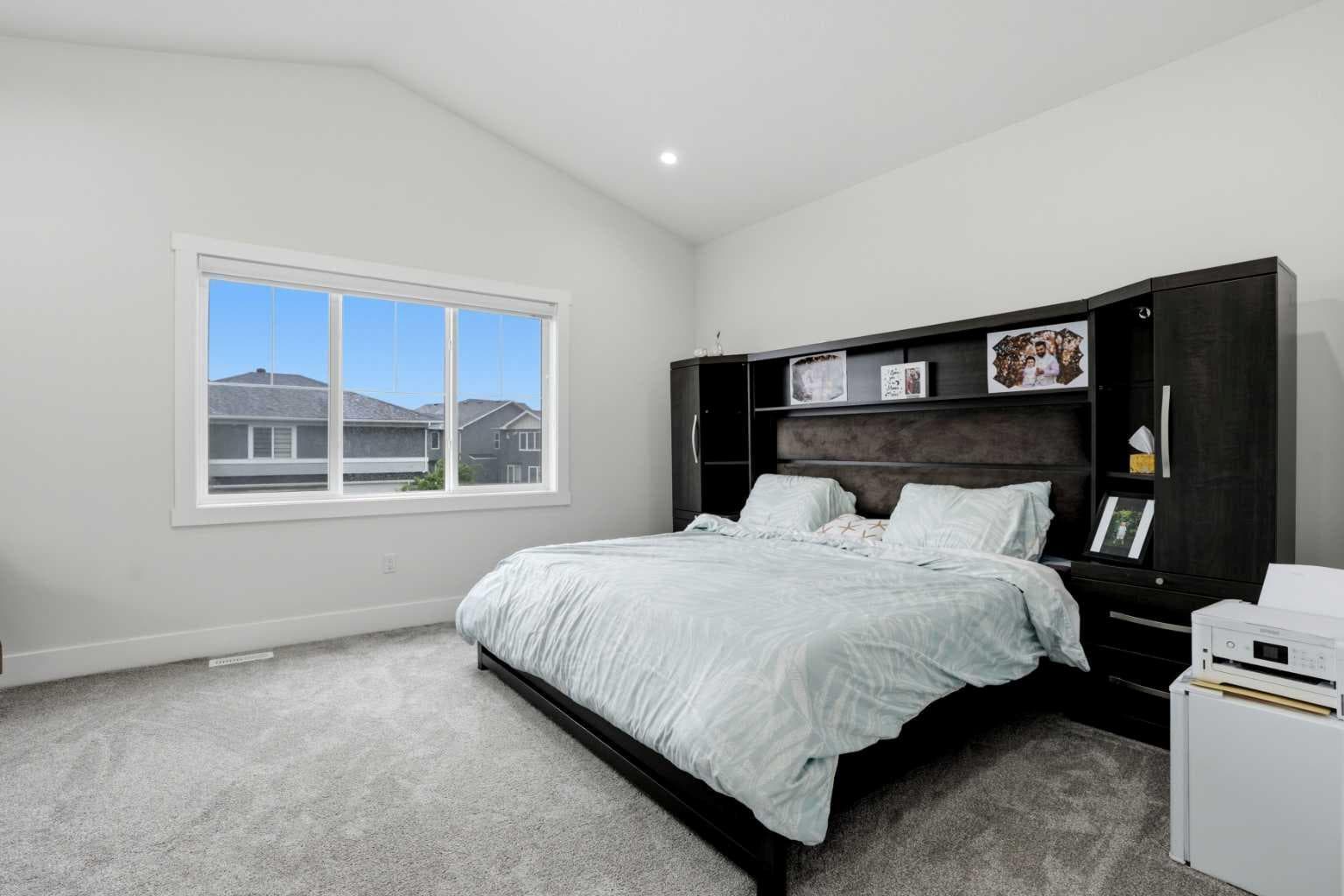 166 Kinniburgh Crescent 