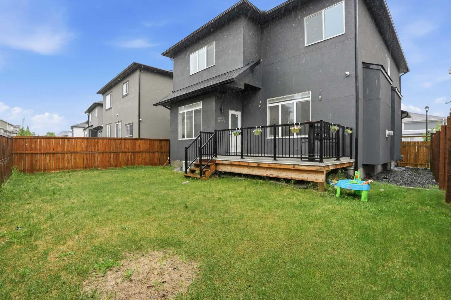166 Kinniburgh Crescent 