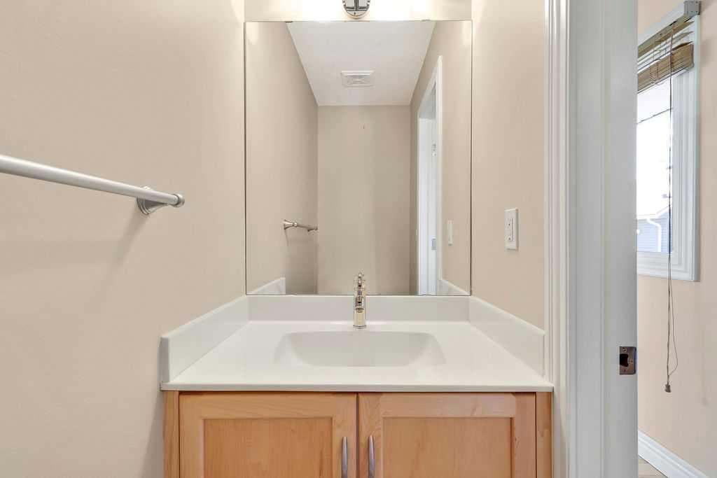 252, 66 Glamis Green SW