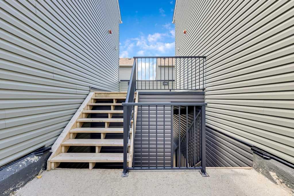 252, 66 Glamis Green SW