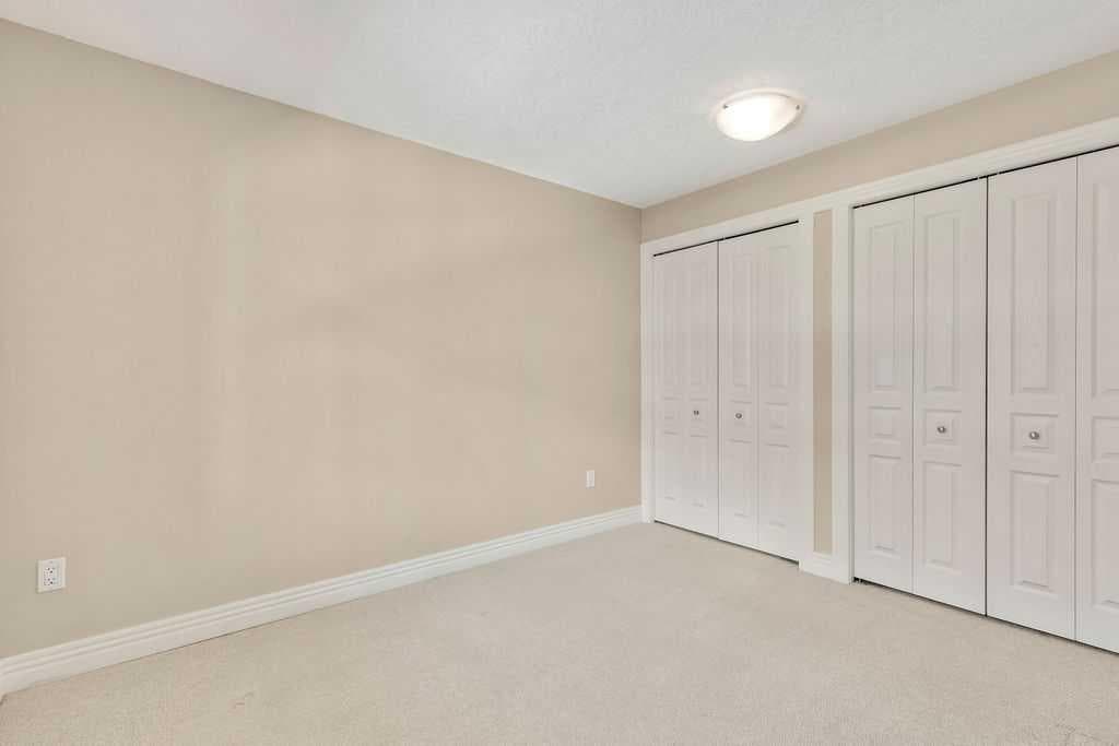 252, 66 Glamis Green SW