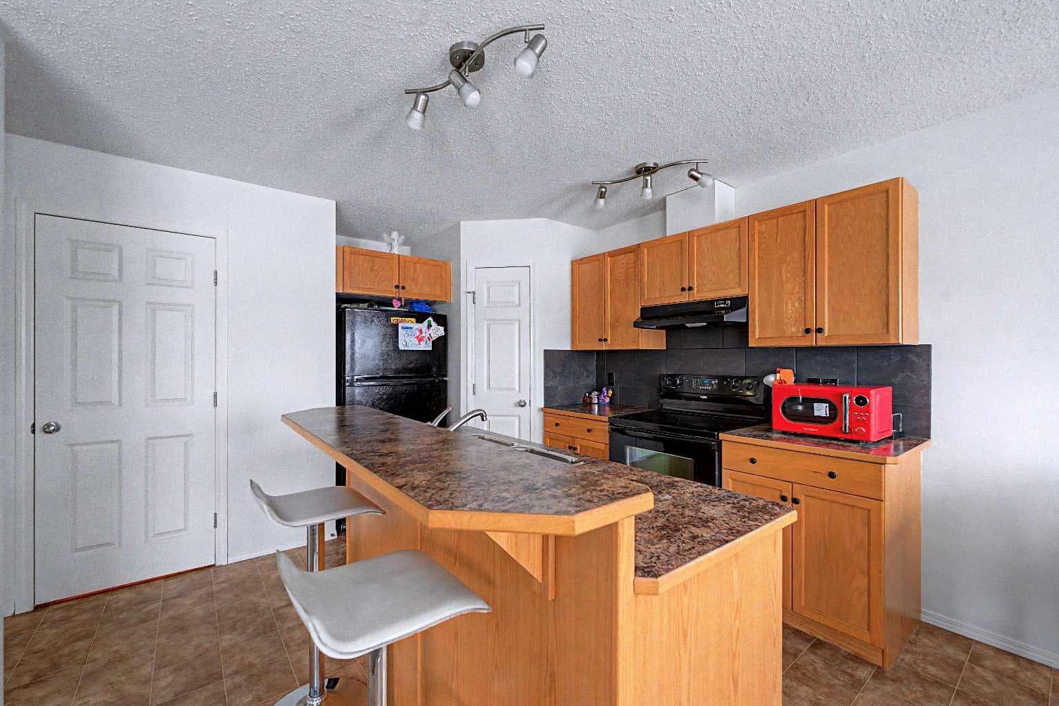 102, 800 Yankee Valley Boulevard SE