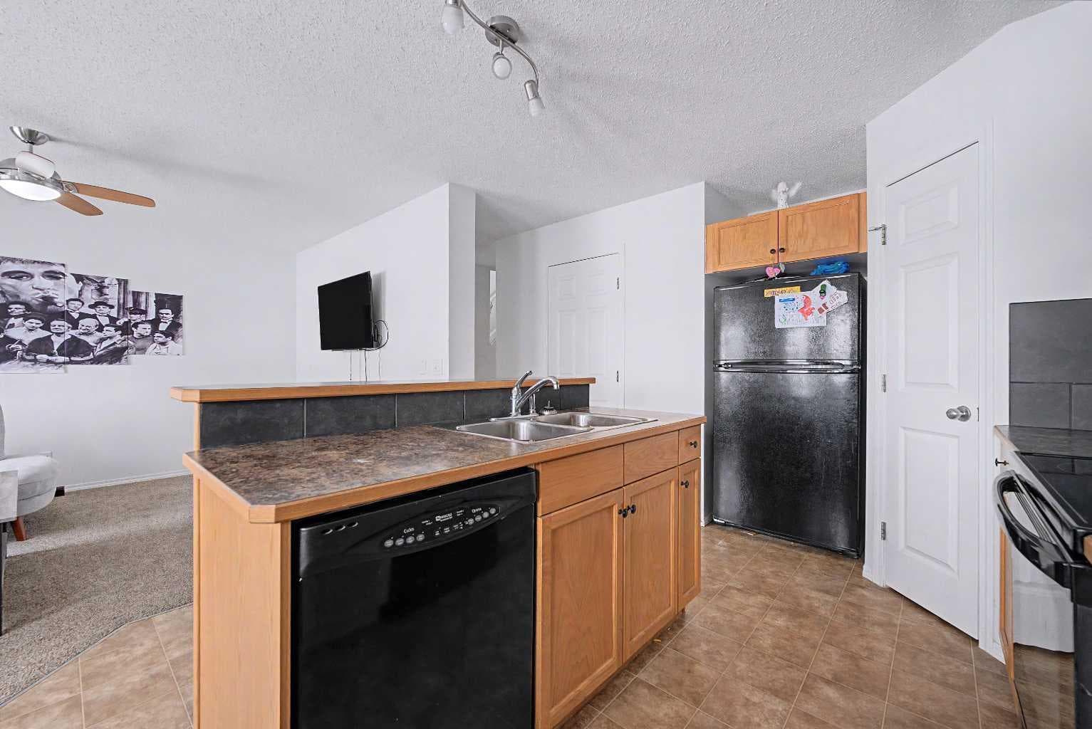 102, 800 Yankee Valley Boulevard SE