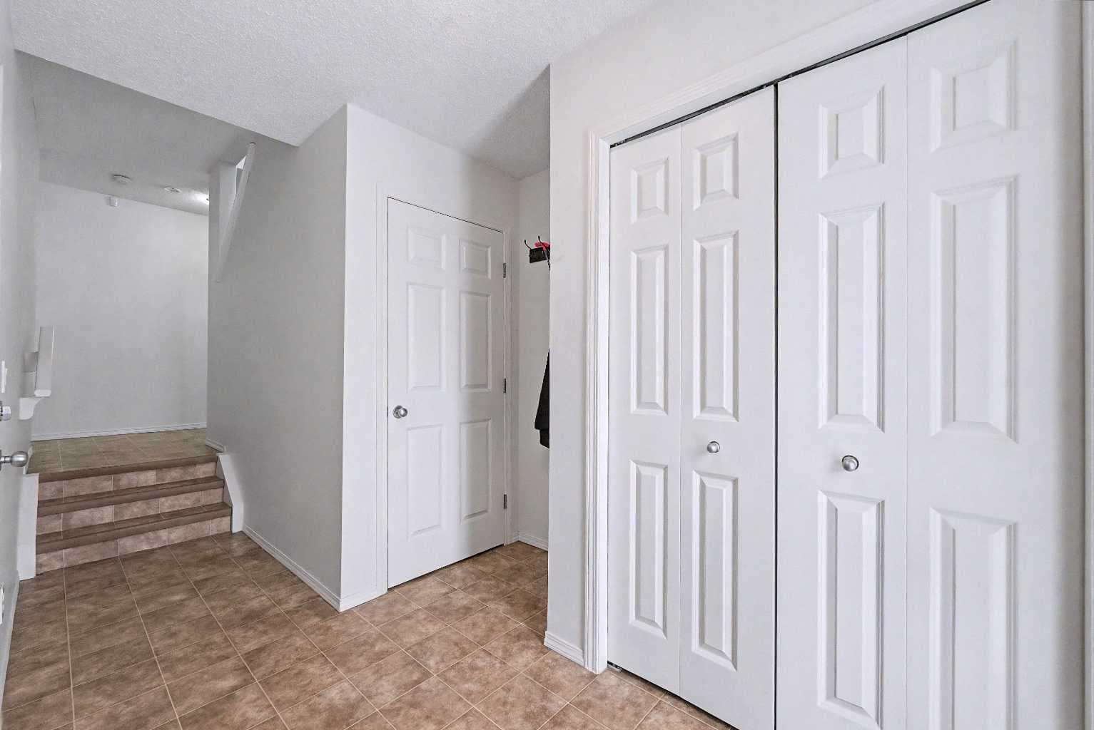 102, 800 Yankee Valley Boulevard SE