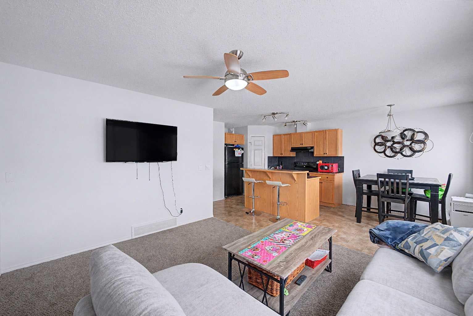 102, 800 Yankee Valley Boulevard SE