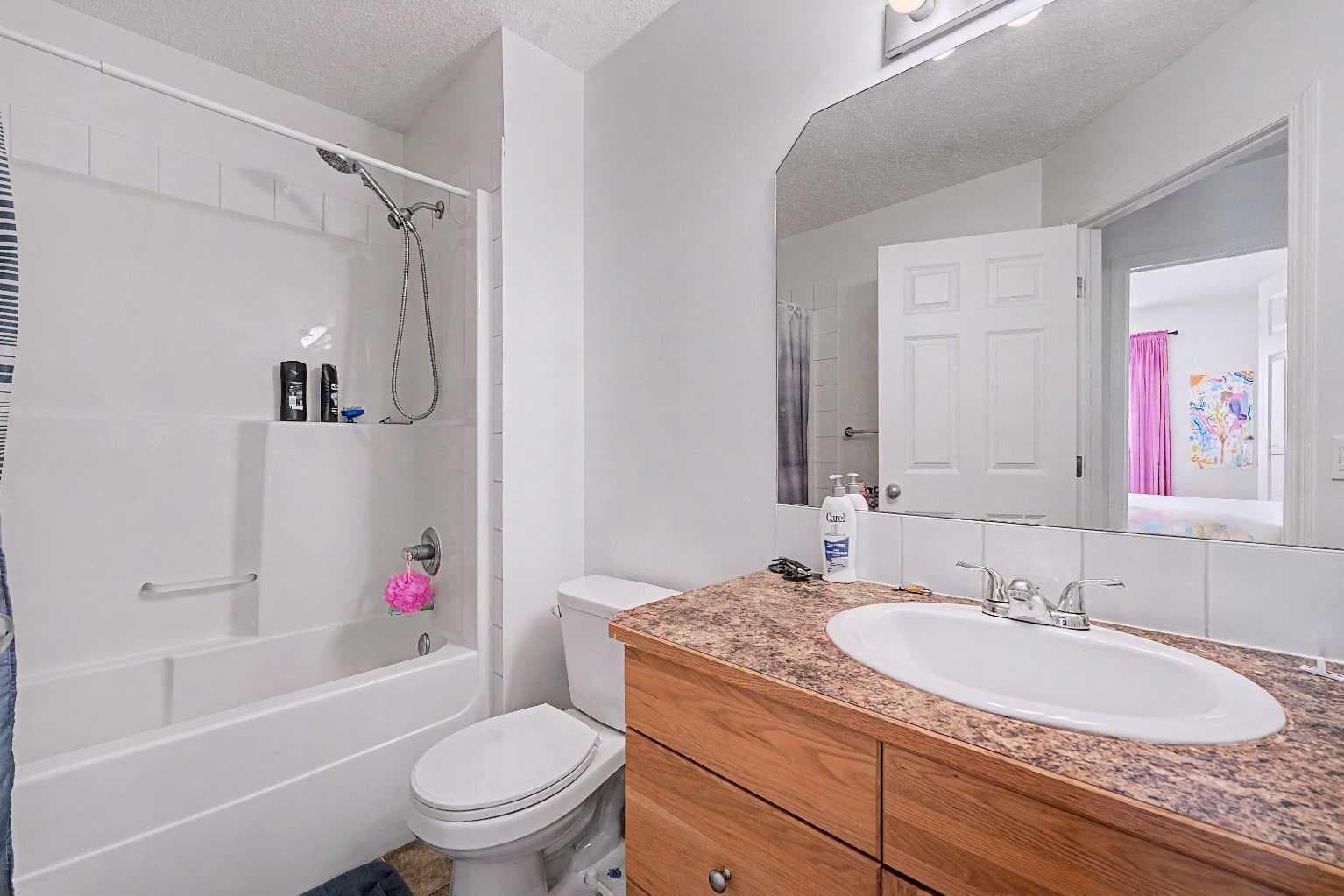 102, 800 Yankee Valley Boulevard SE