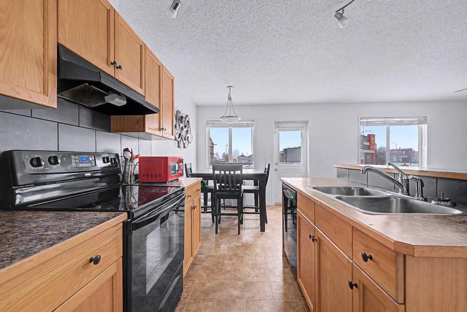 102, 800 Yankee Valley Boulevard SE