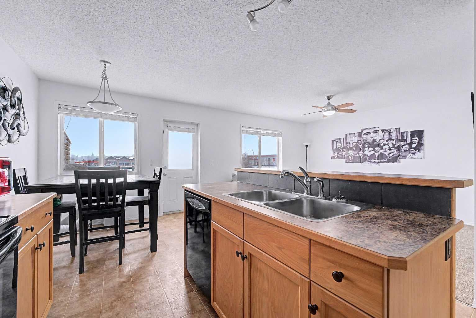 102, 800 Yankee Valley Boulevard SE