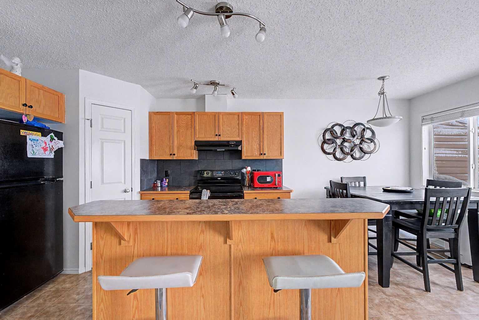 102, 800 Yankee Valley Boulevard SE