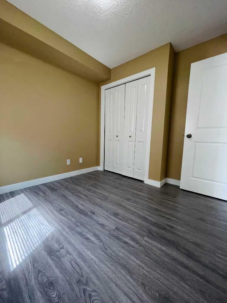 6210, 403 Mackenzie Way SW