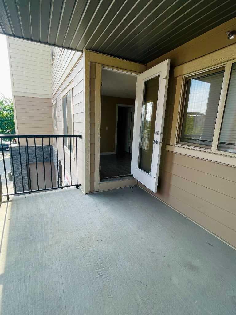 6210, 403 Mackenzie Way SW