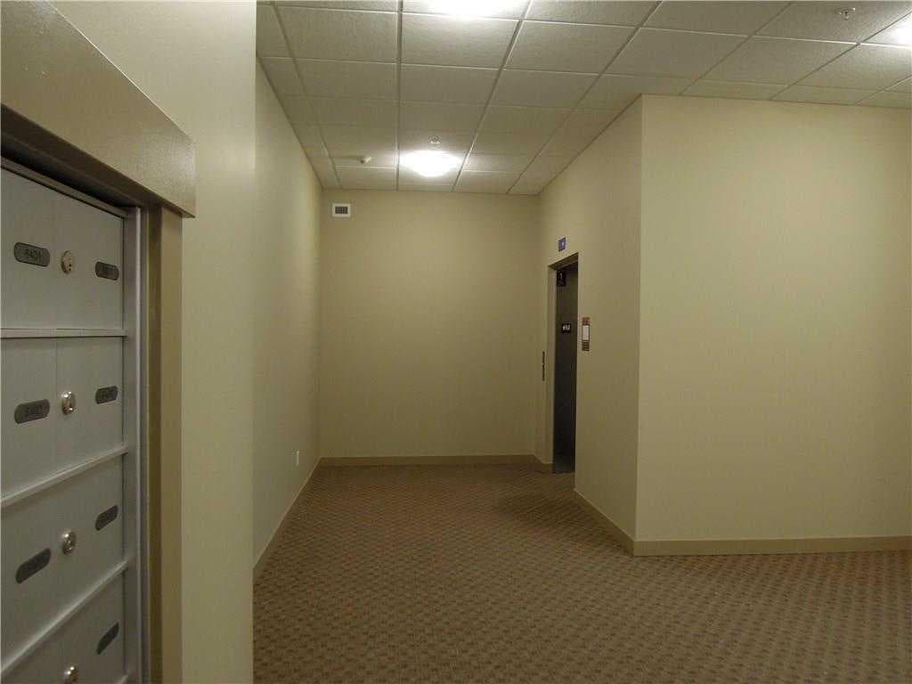 6210, 403 Mackenzie Way SW