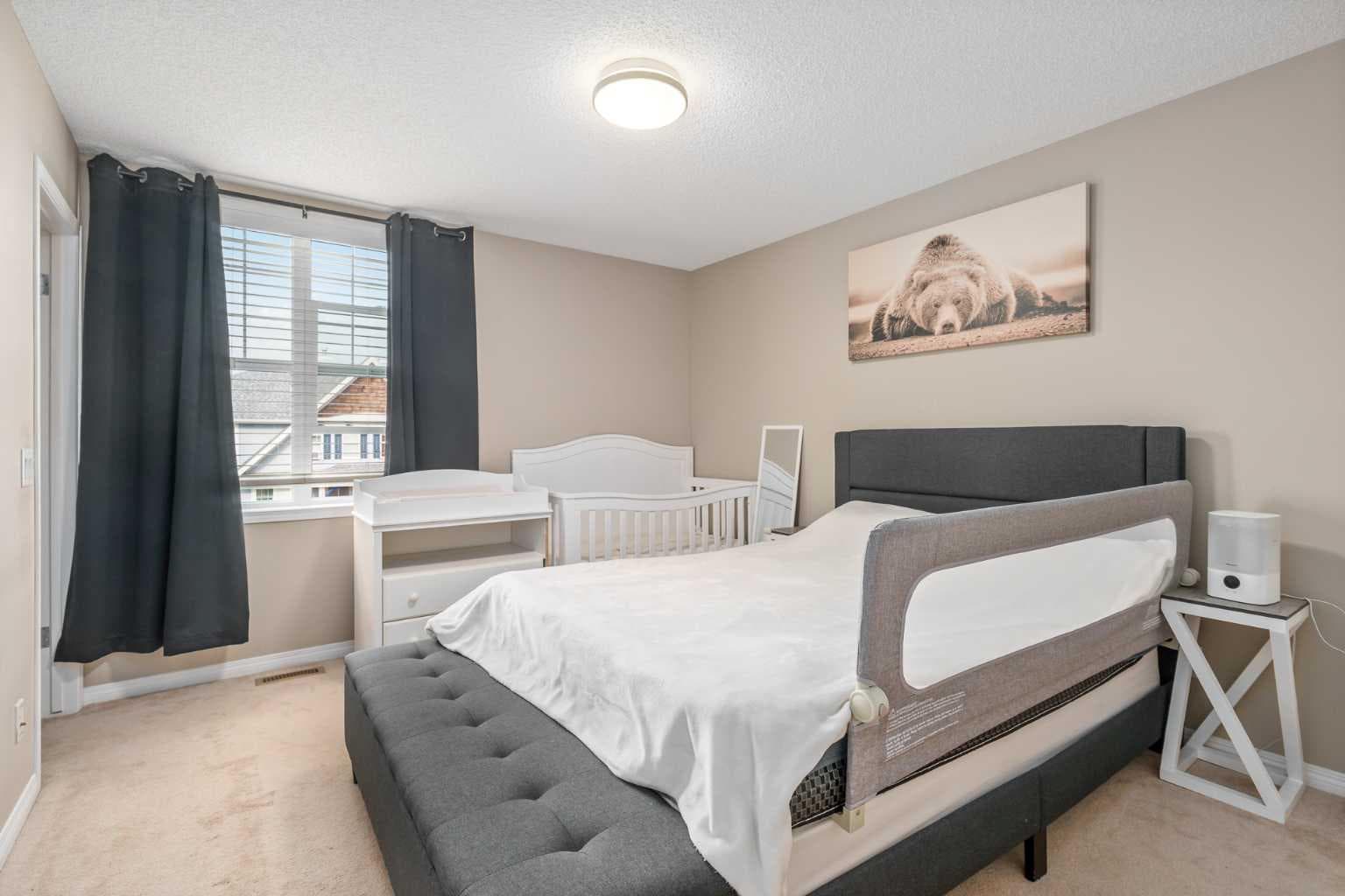 240 Elgin Meadows Gardens SE