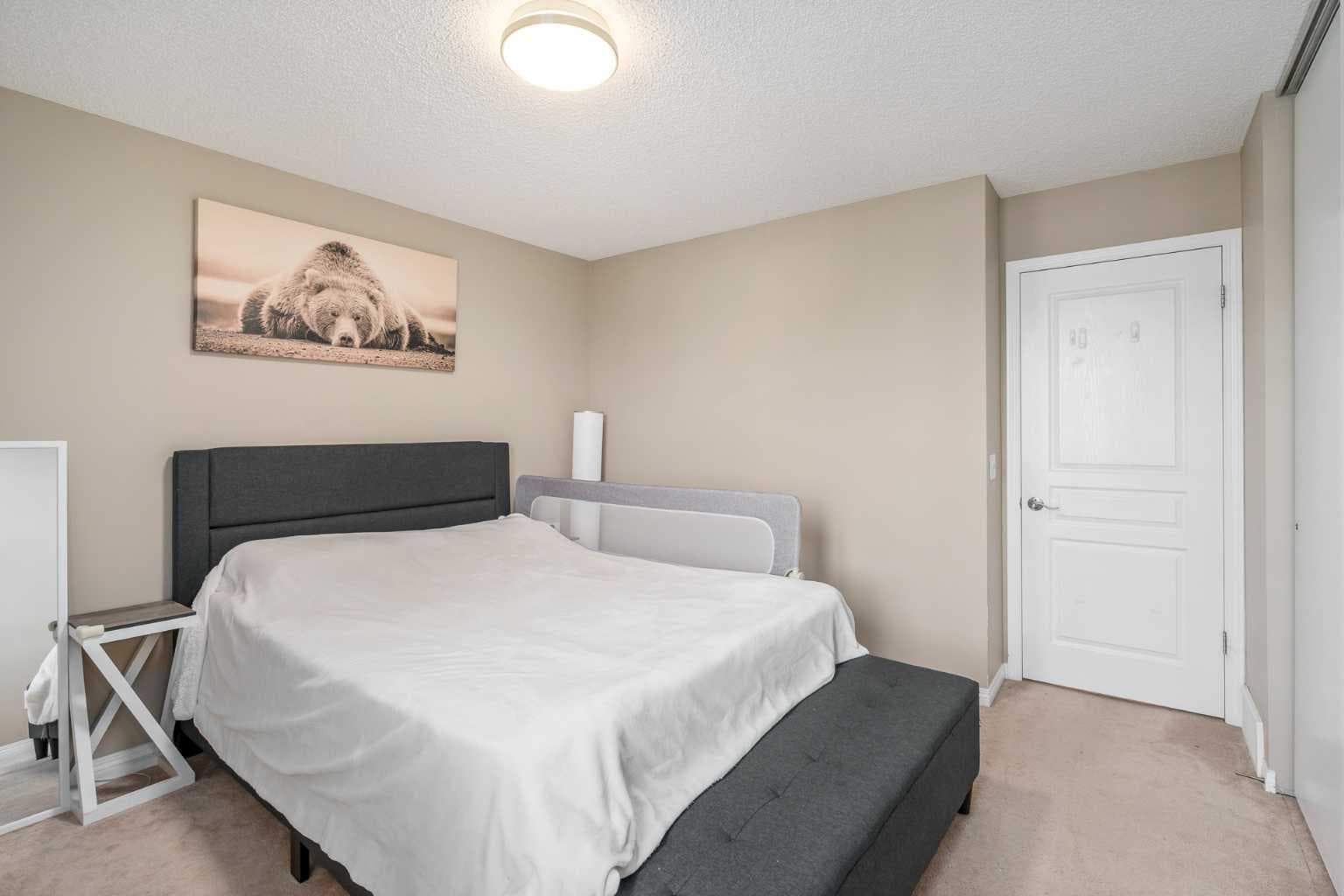 240 Elgin Meadows Gardens SE