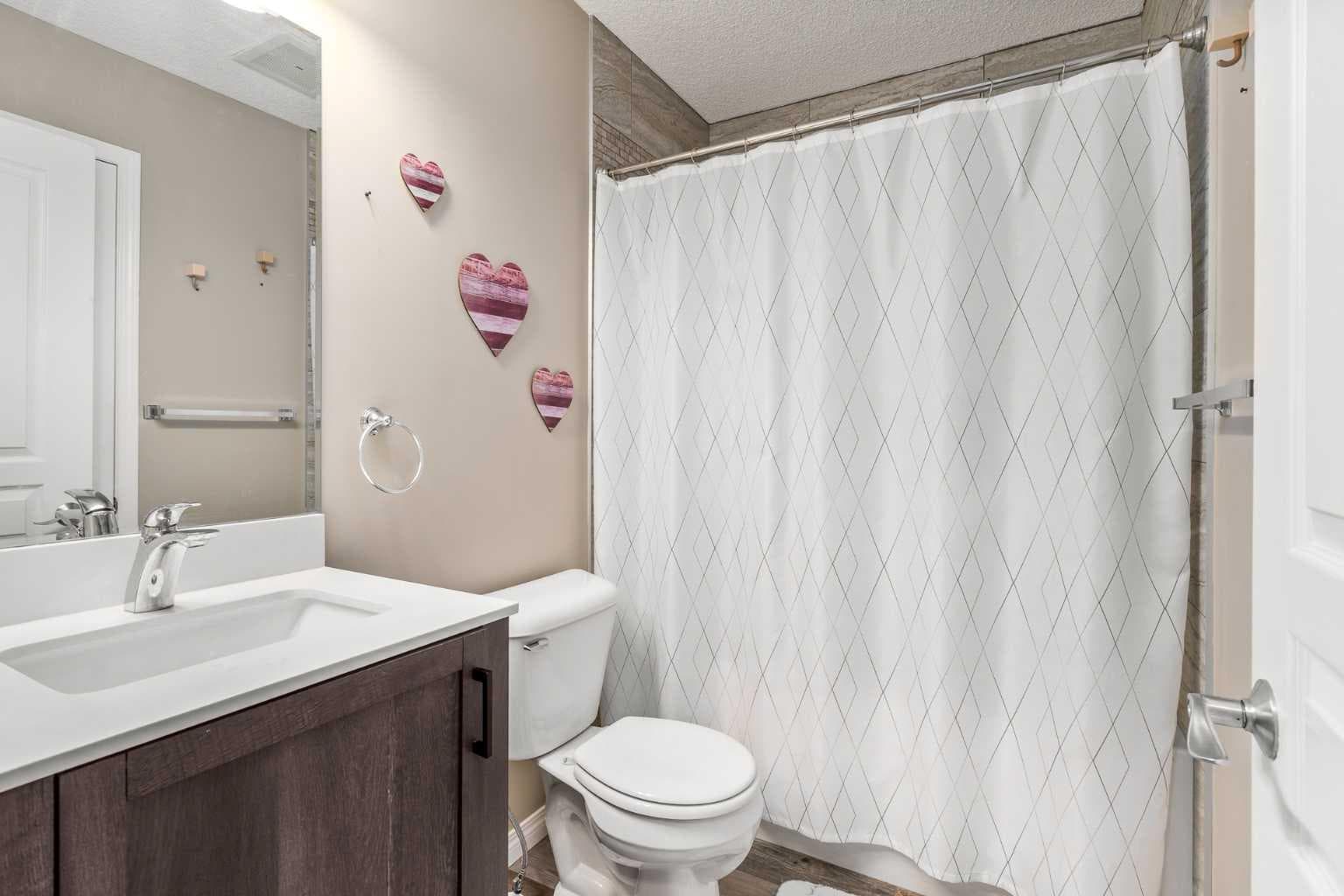 240 Elgin Meadows Gardens SE