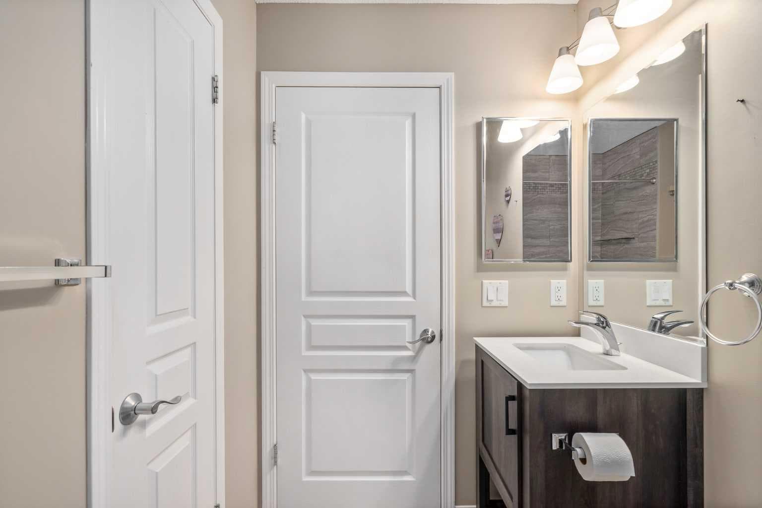 240 Elgin Meadows Gardens SE