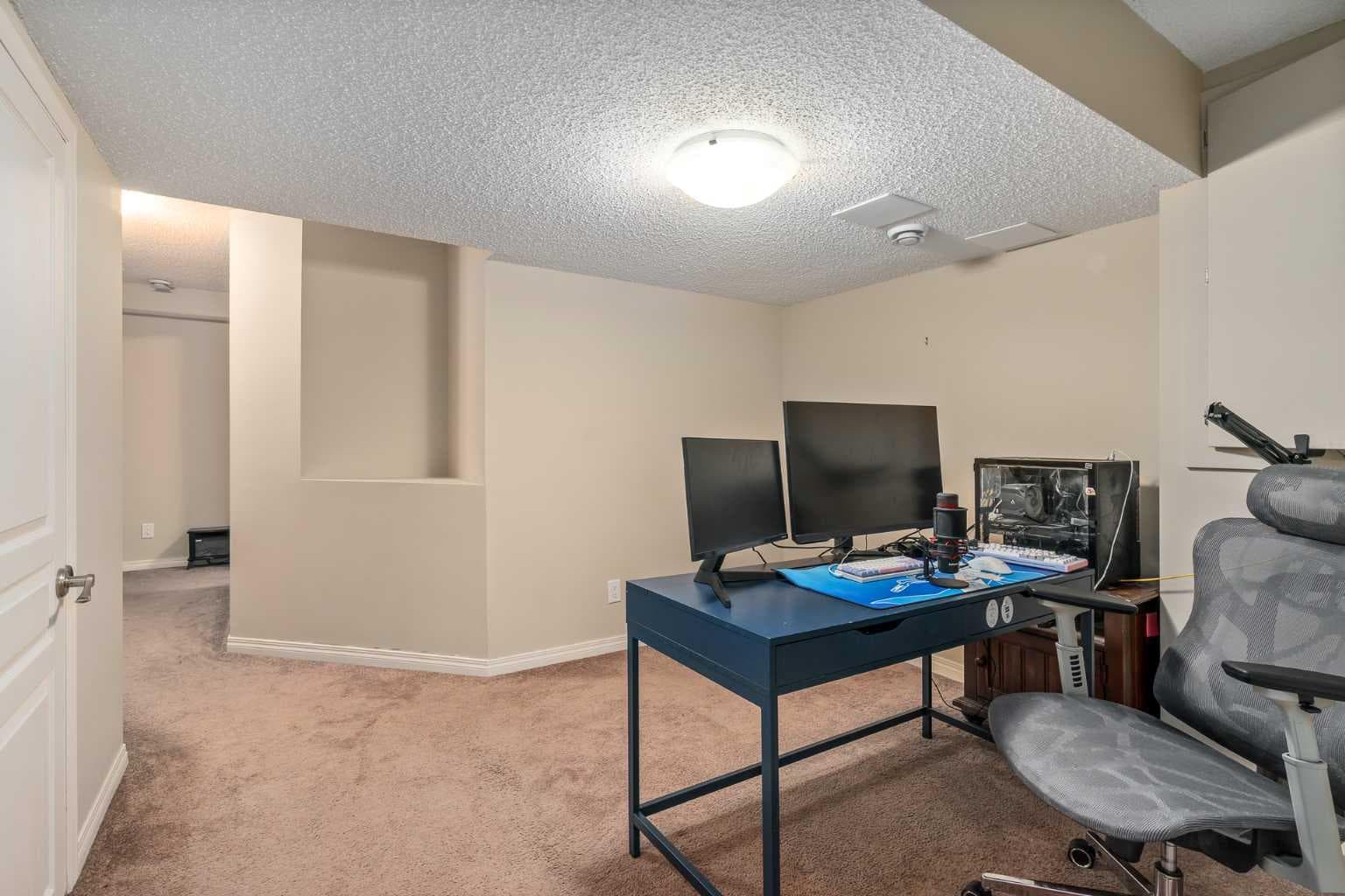 240 Elgin Meadows Gardens SE