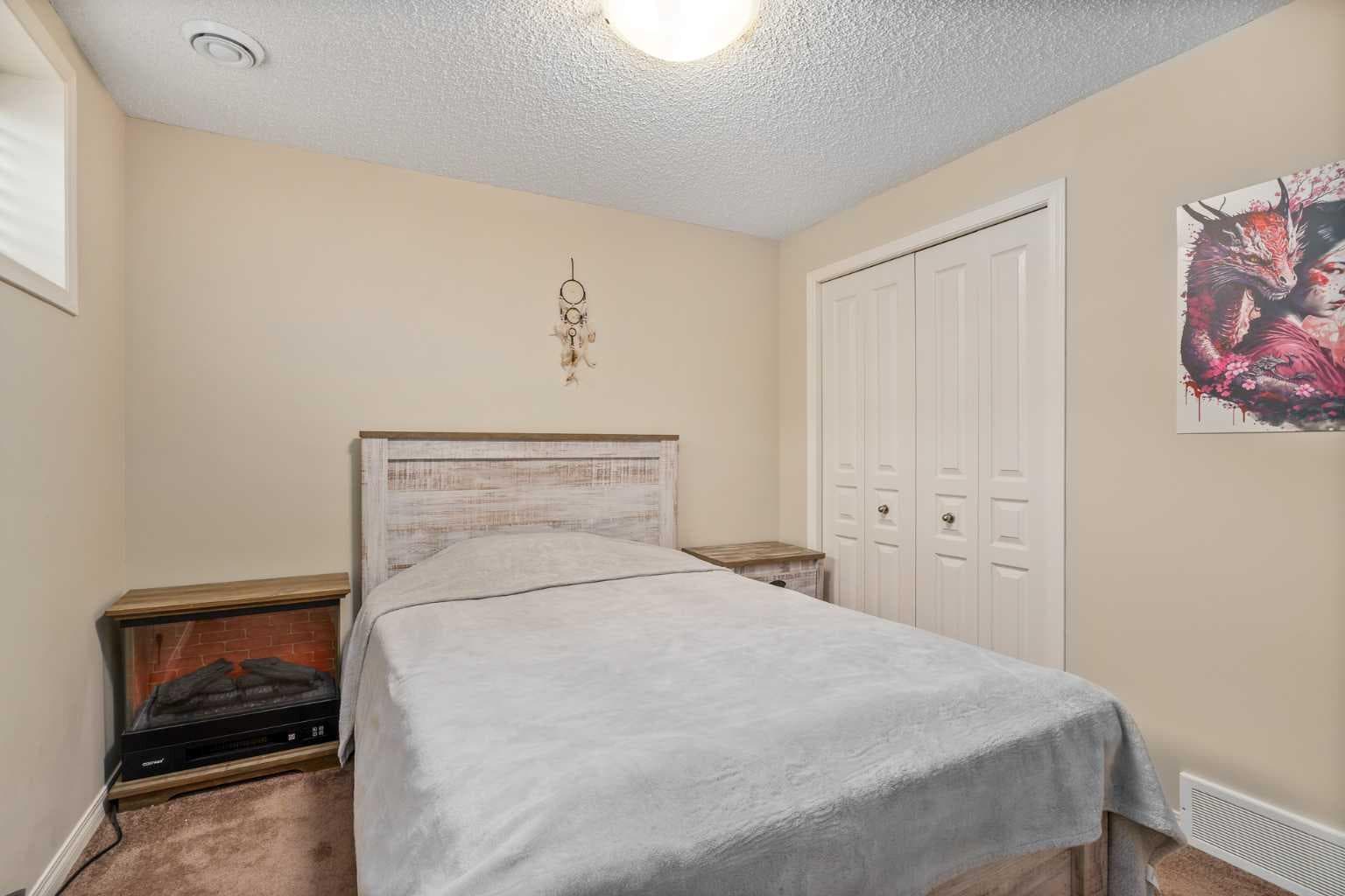 240 Elgin Meadows Gardens SE