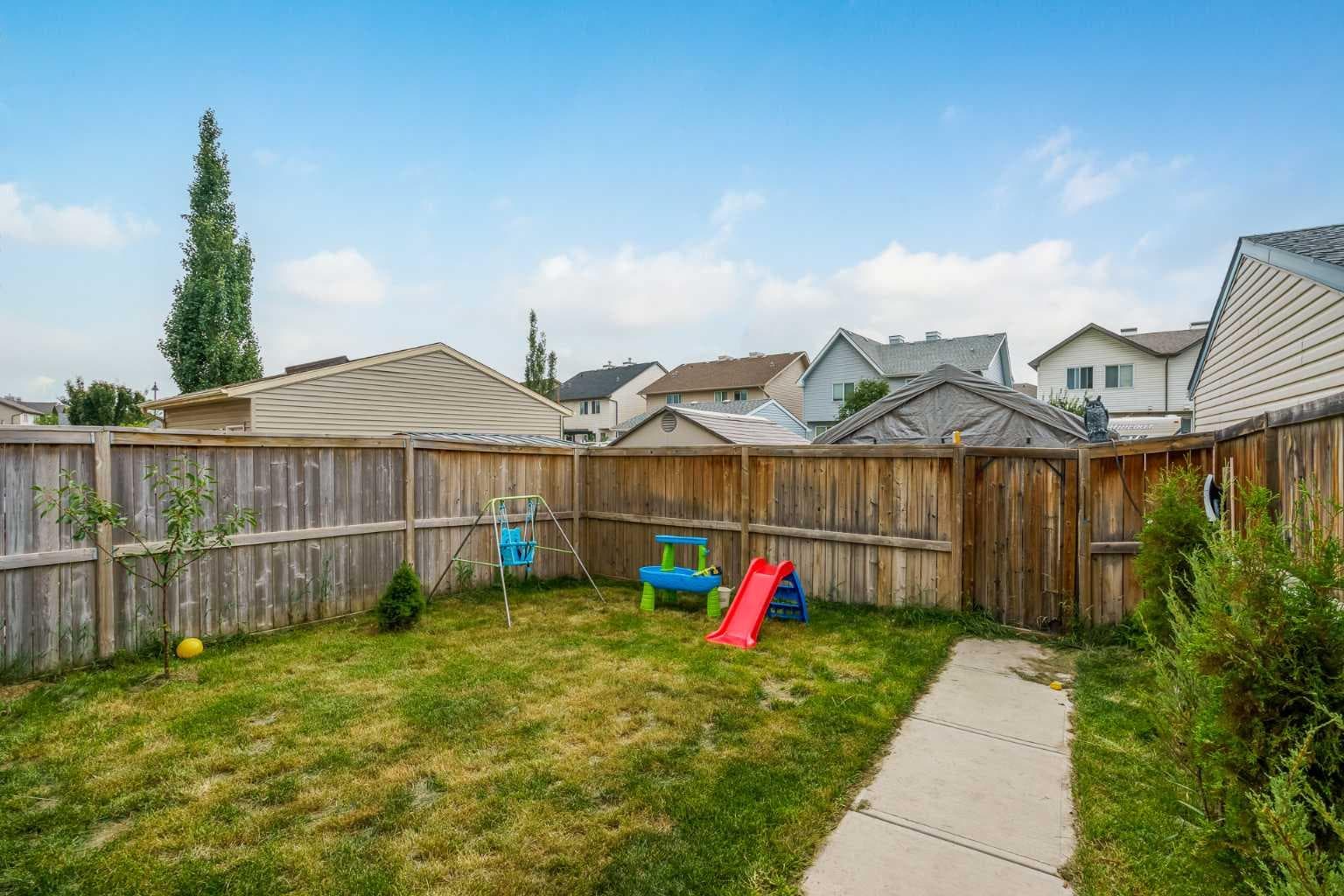 240 Elgin Meadows Gardens SE