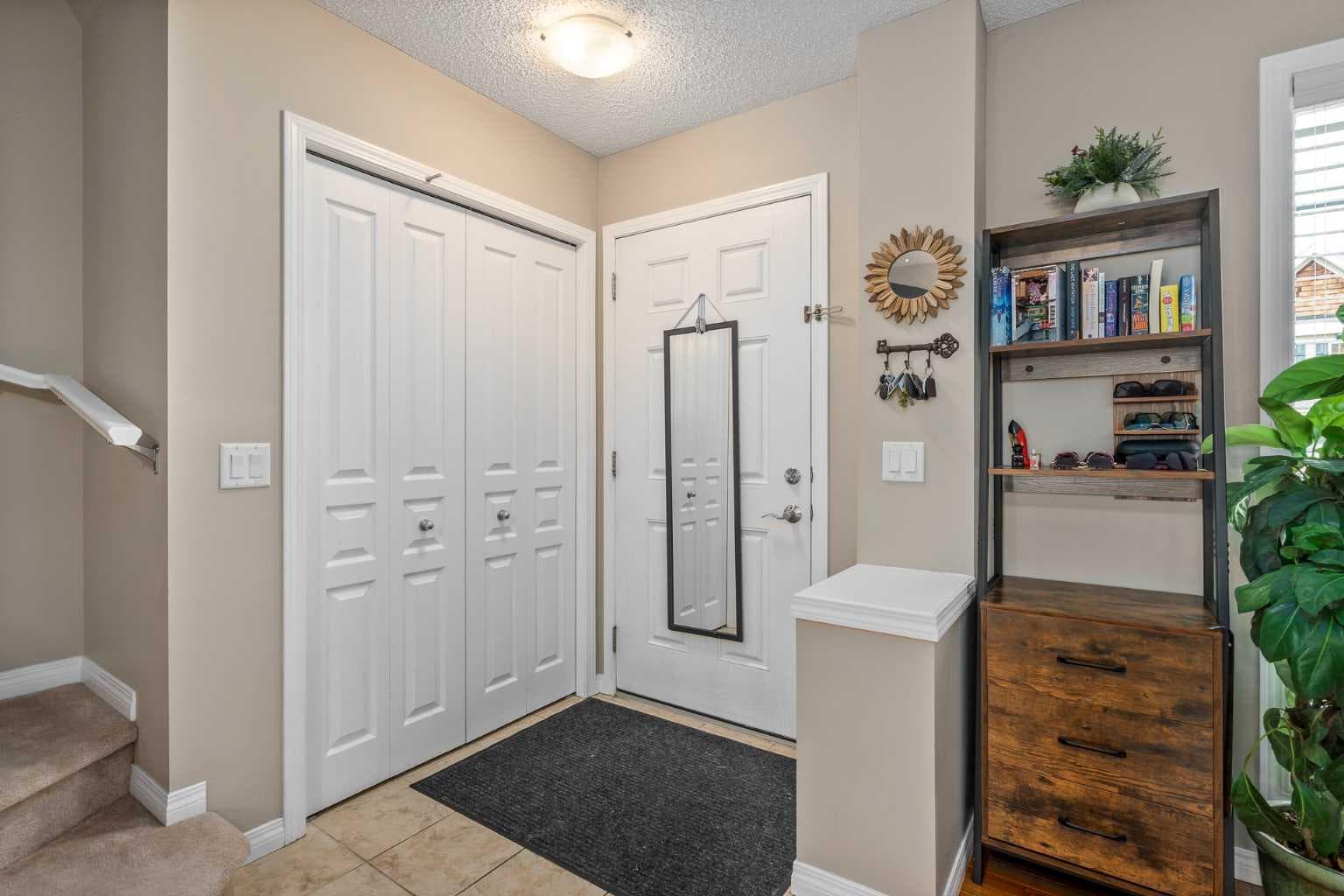 240 Elgin Meadows Gardens SE