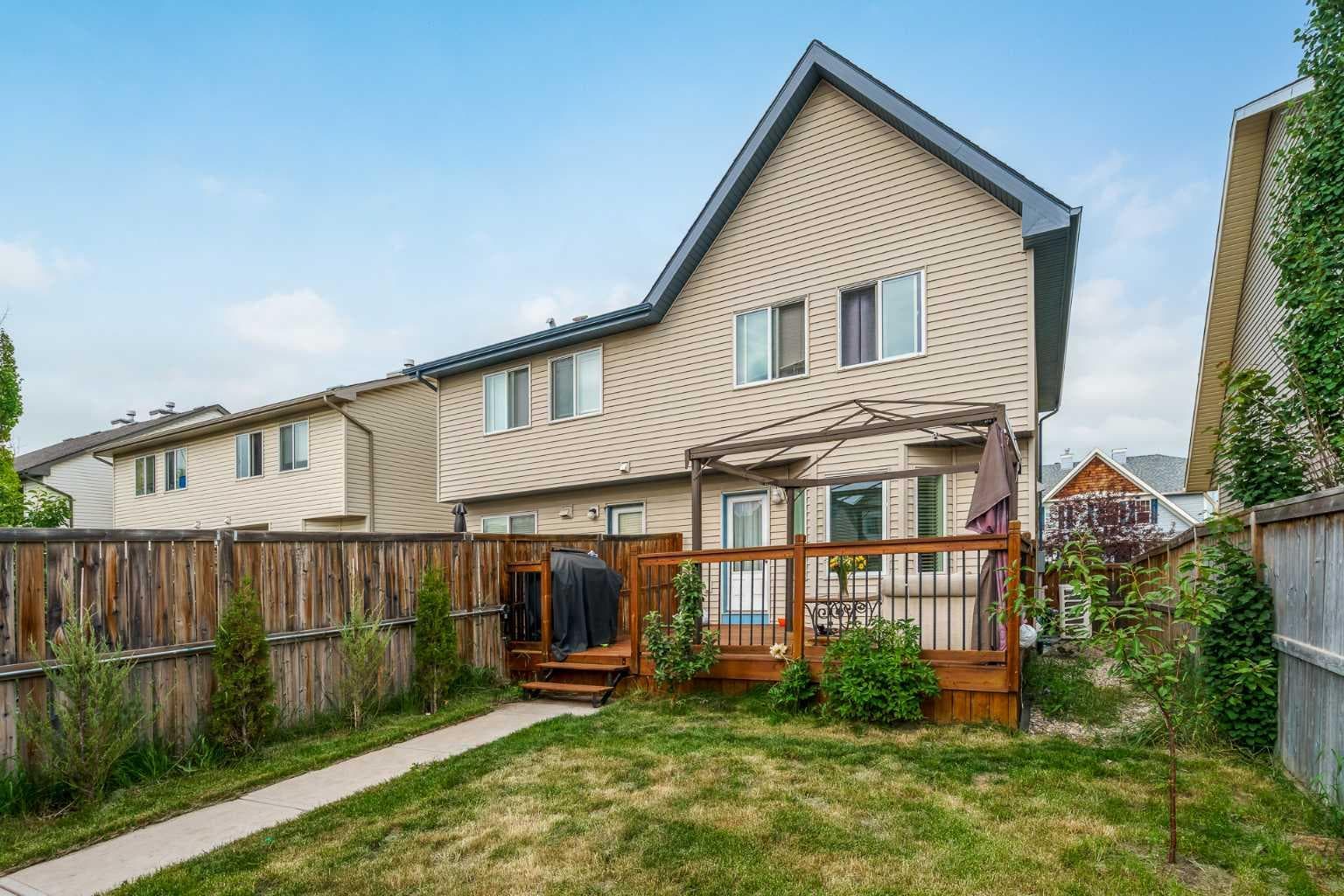 240 Elgin Meadows Gardens SE