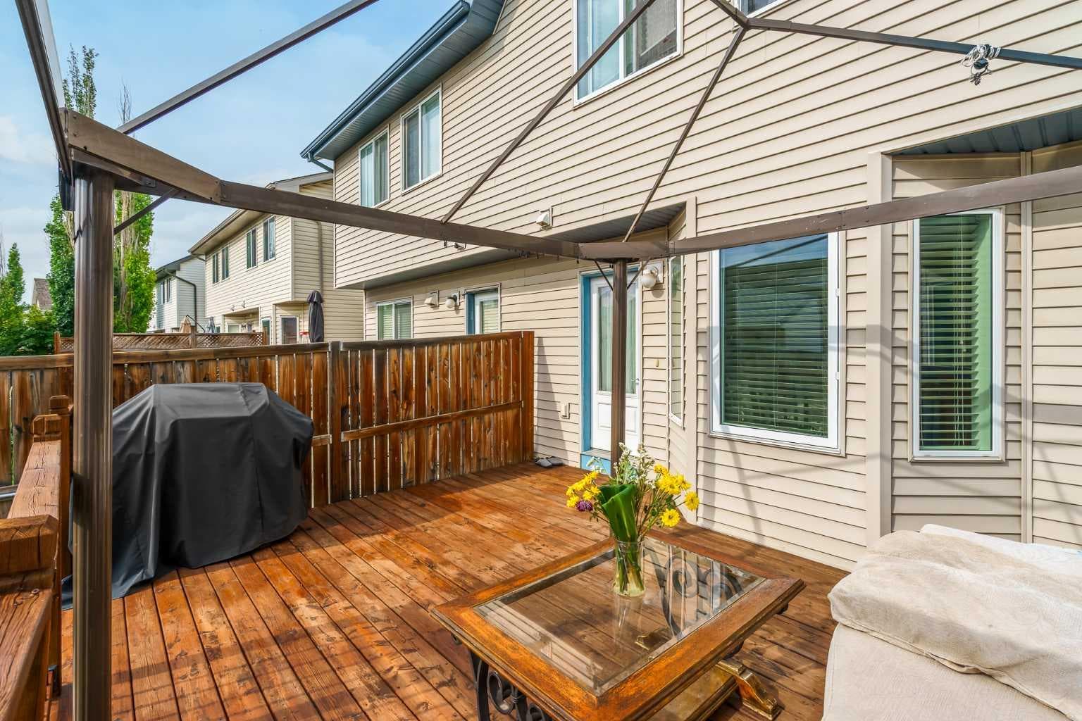 240 Elgin Meadows Gardens SE
