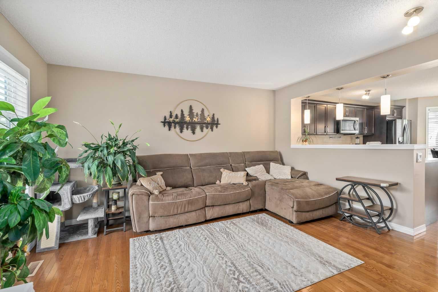 240 Elgin Meadows Gardens SE