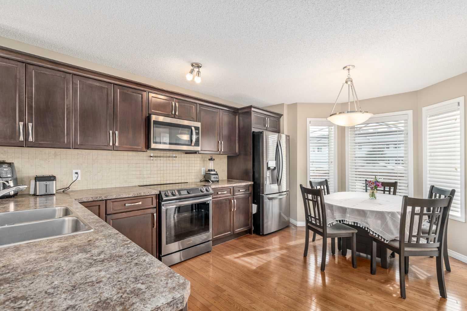 240 Elgin Meadows Gardens SE