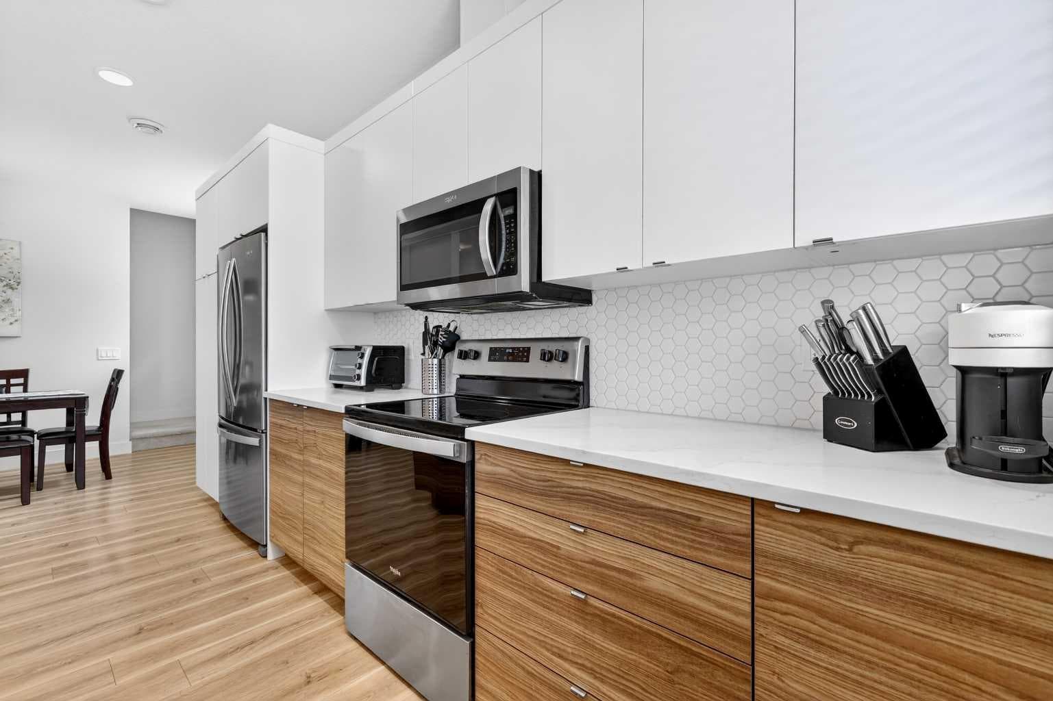 33, 230 Seton Passage SE