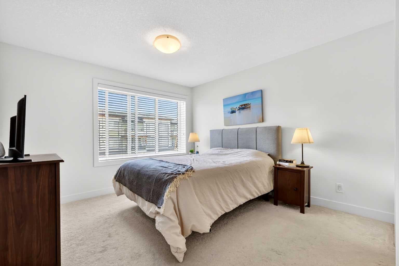 33, 230 Seton Passage SE
