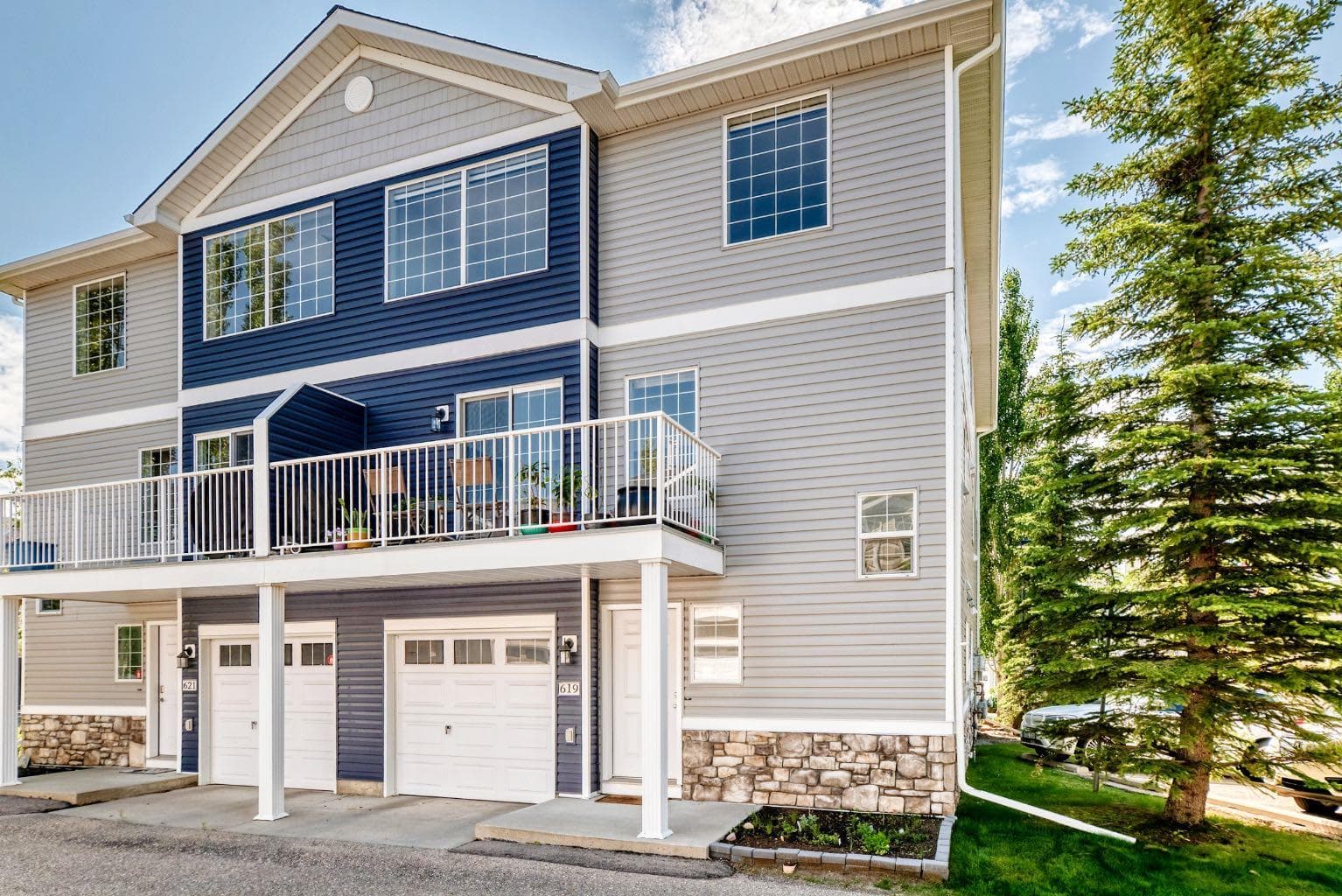 619 Country Village Cape NE