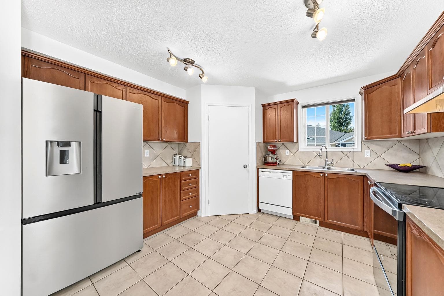 619 Country Village Cape NE