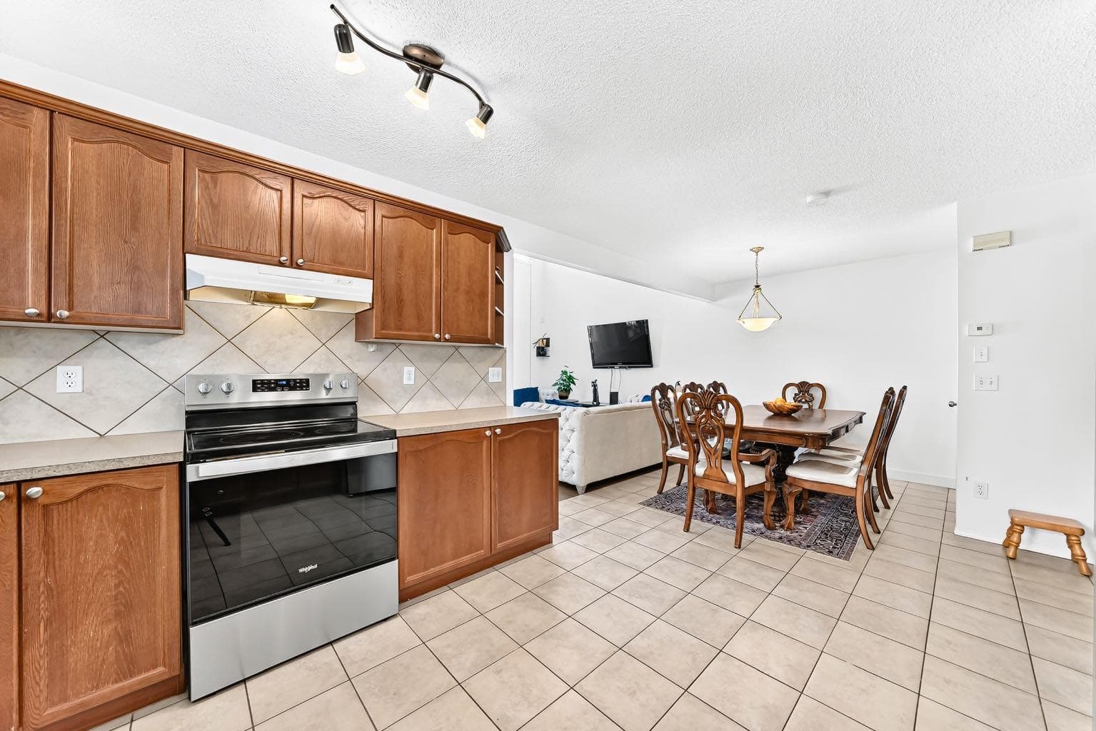 619 Country Village Cape NE