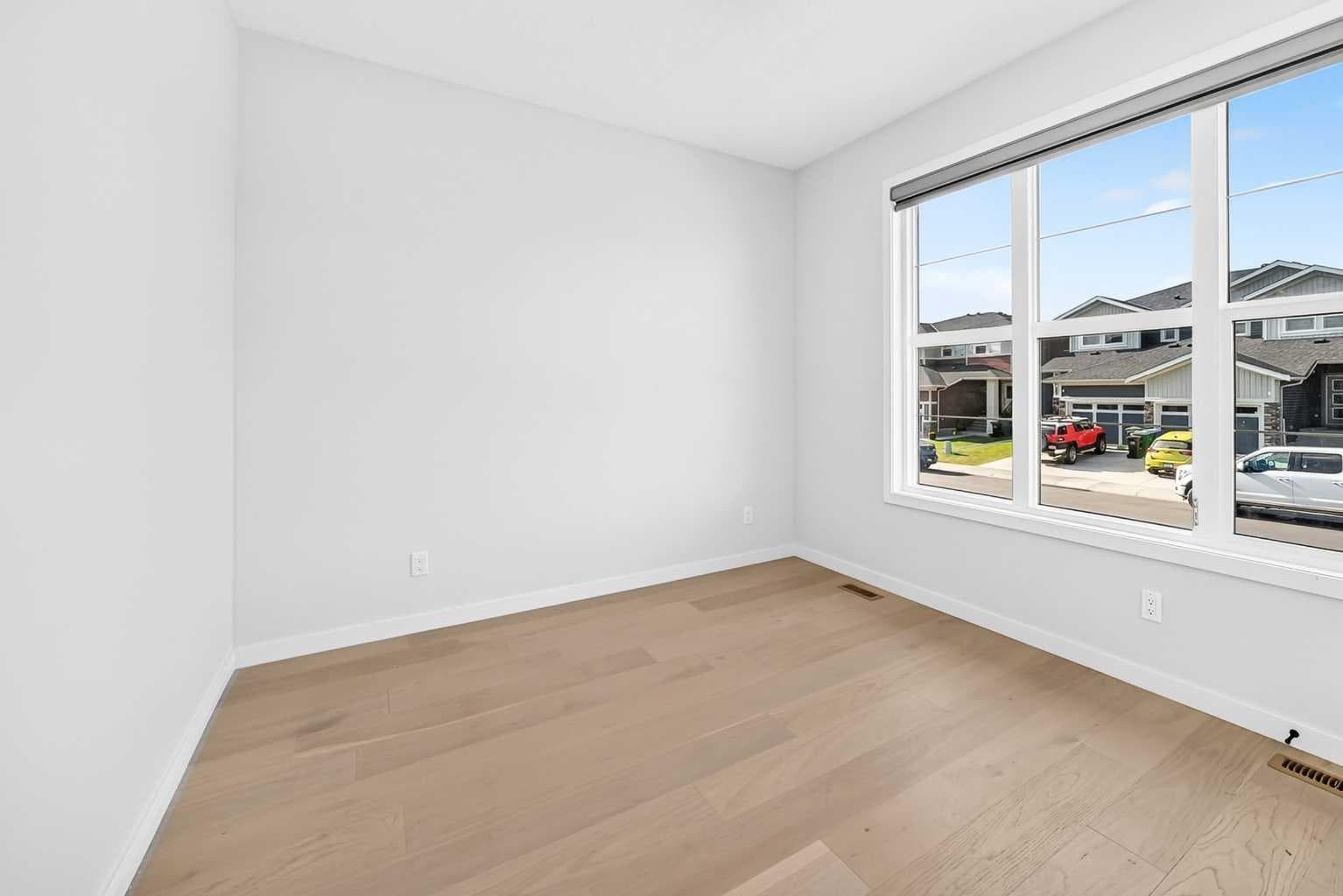 113 Midtown Close SW