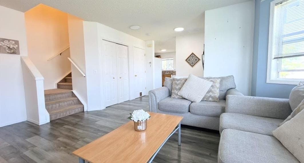 16 Canoe Close SW
