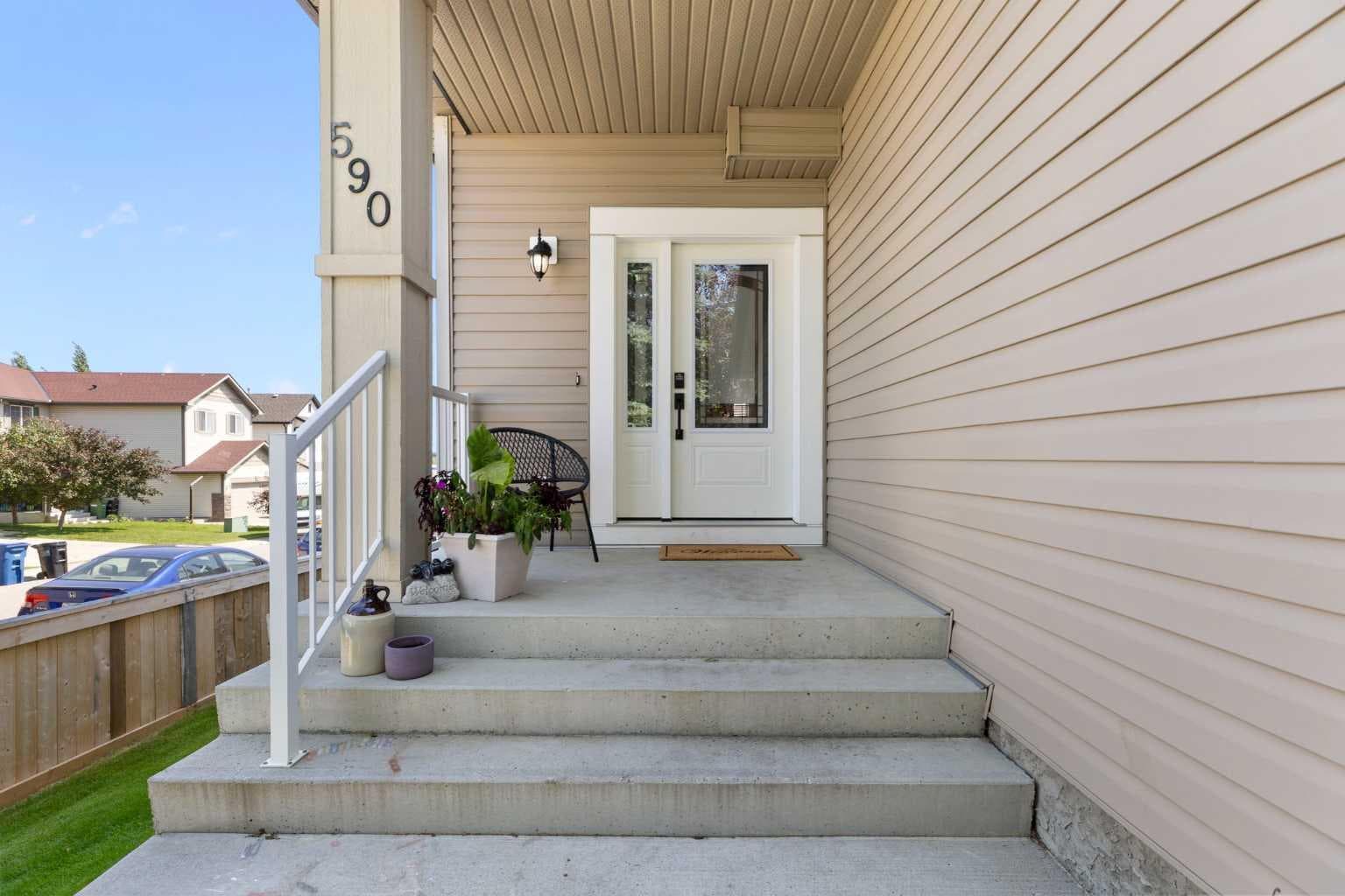 590 Coopers Drive SW