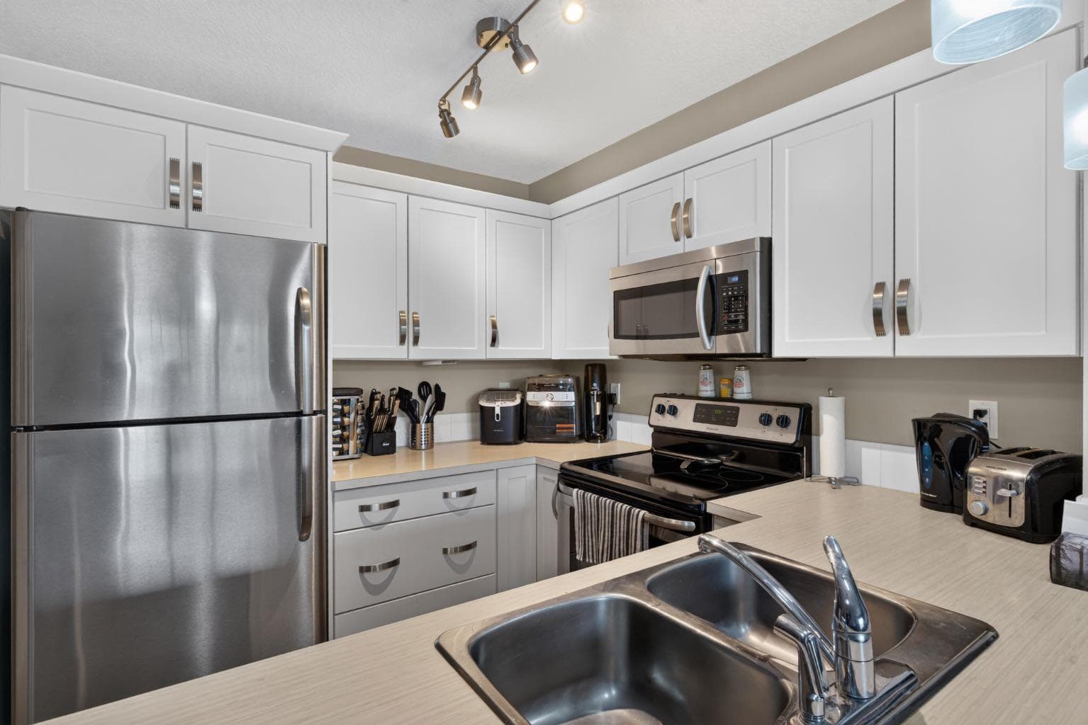 204, 406 Cranberry Park SE
