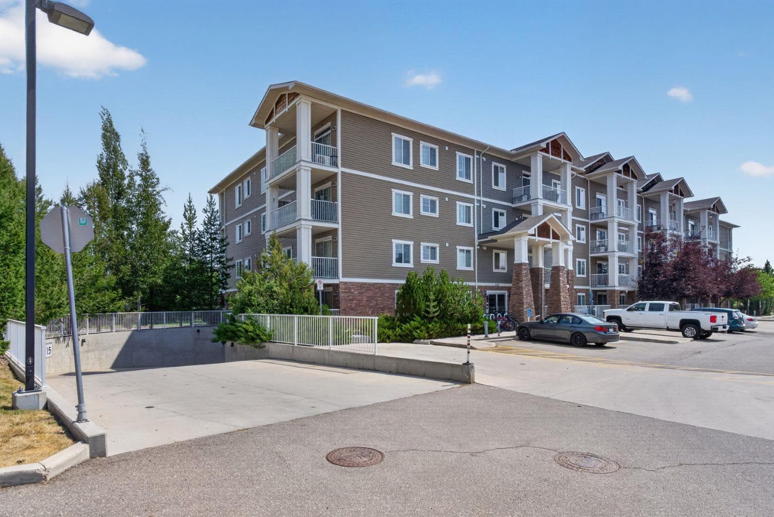 204, 406 Cranberry Park SE