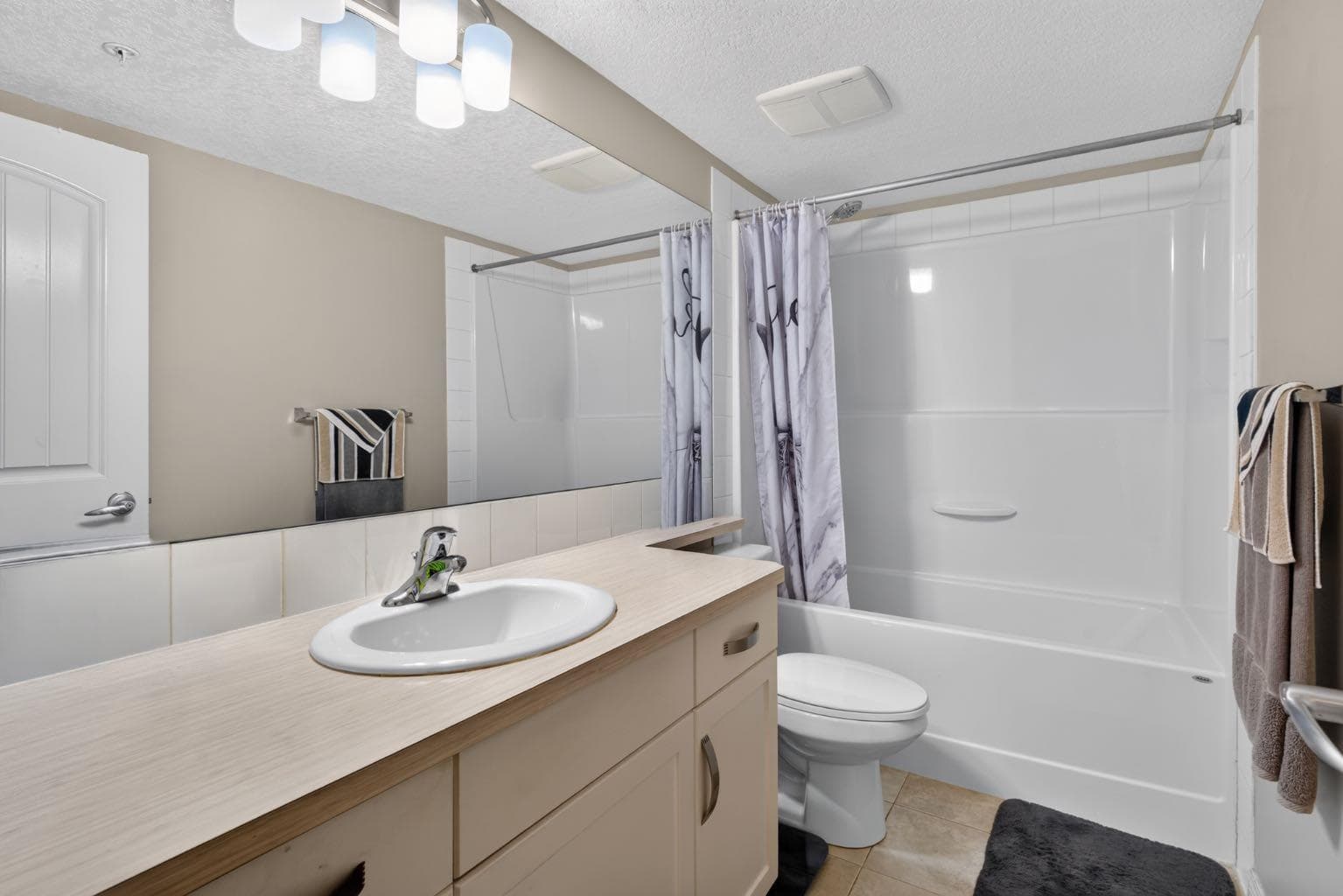 204, 406 Cranberry Park SE
