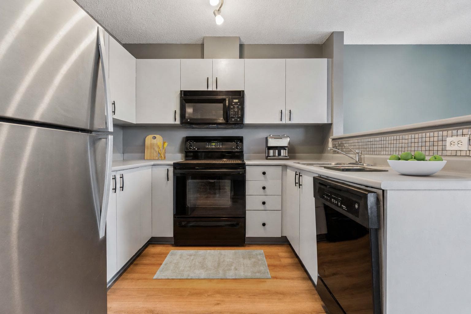 702, 760 Railway Gate SW