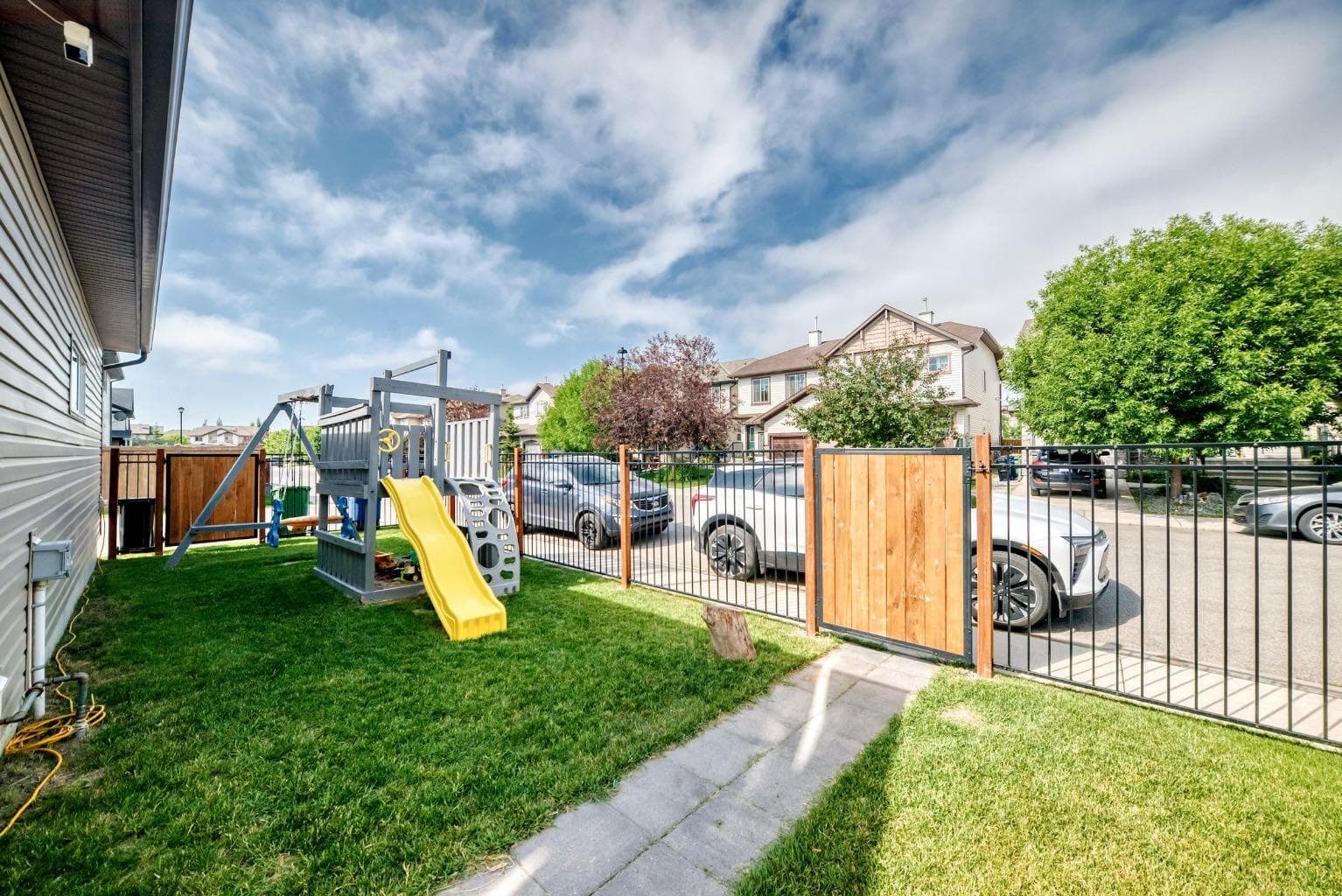 278 Luxstone Way SW